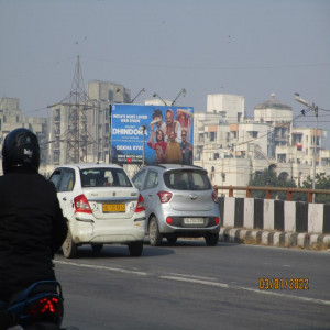 Near Geeta Colony Flyover