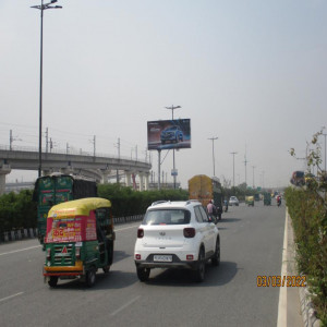 At Mukundpur Flyover