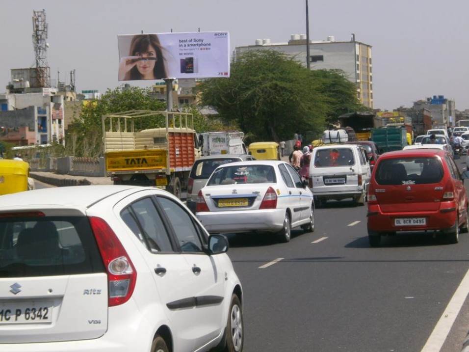 Shastri Park Red Light, ISBT, New Delhi