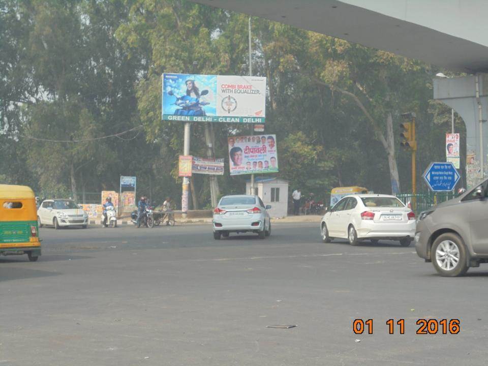 Parana Chowk Red Lite, Delhi