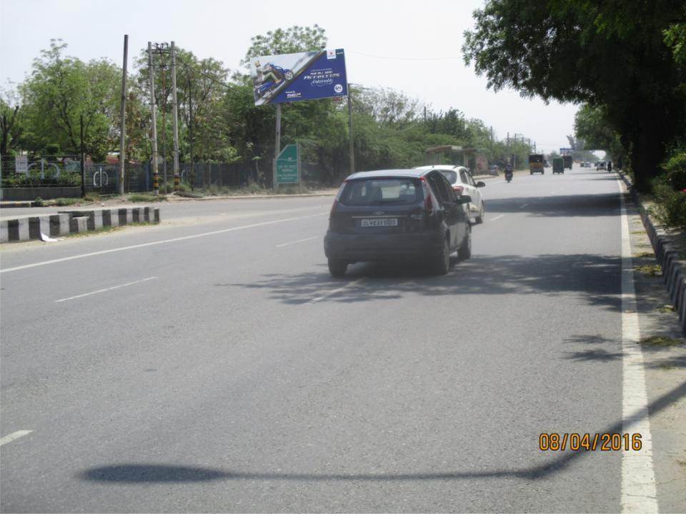 Singhu  Border  Nr. Guru Teg Bhadur  Memorial, Delhi