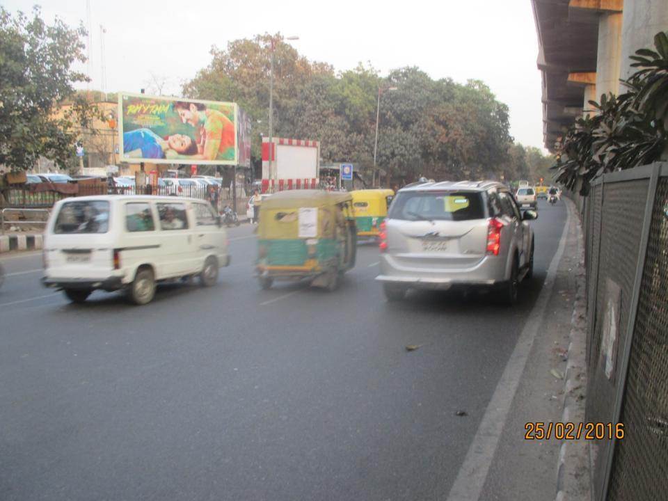 Jhandewalan  Metro St., Karol Bagh