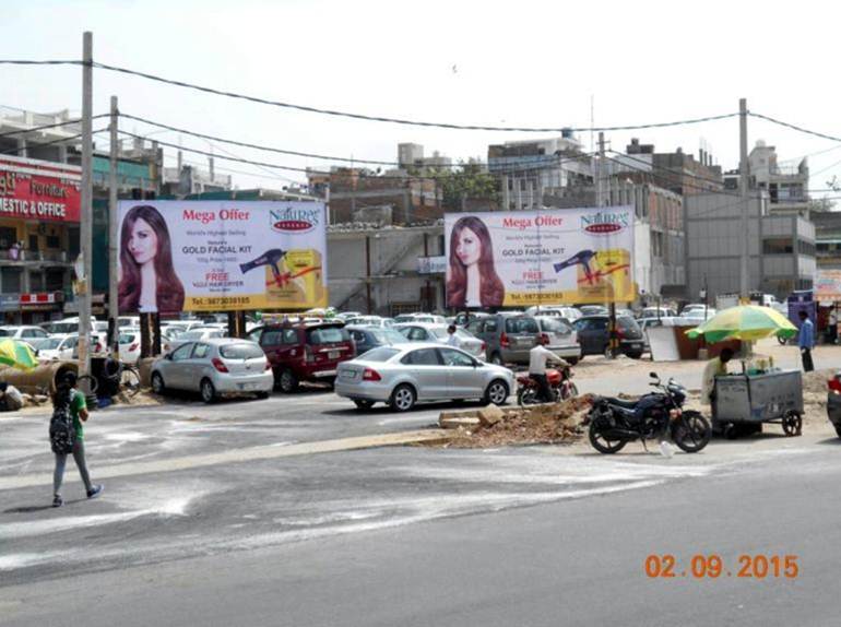 Madhunban  Chowk Under Pass, Delhi