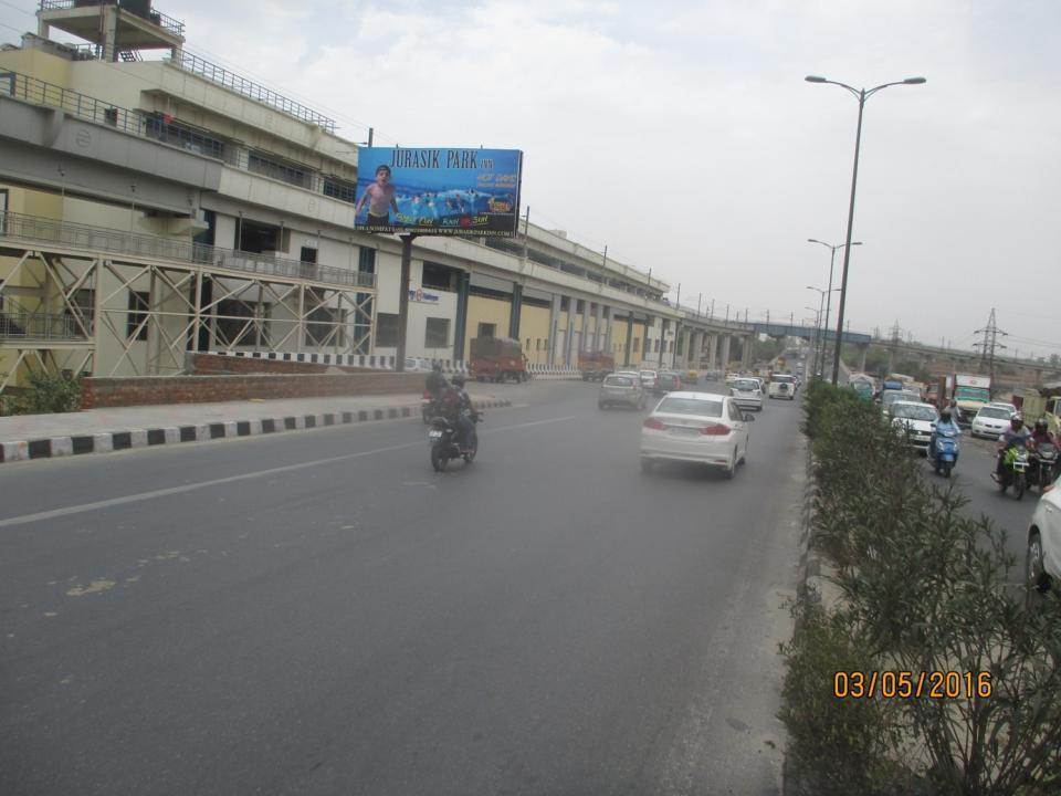 Haider Pur Metro St, Delhi