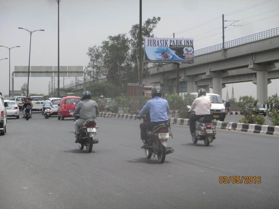 Haider Pur Metro St, Delhi