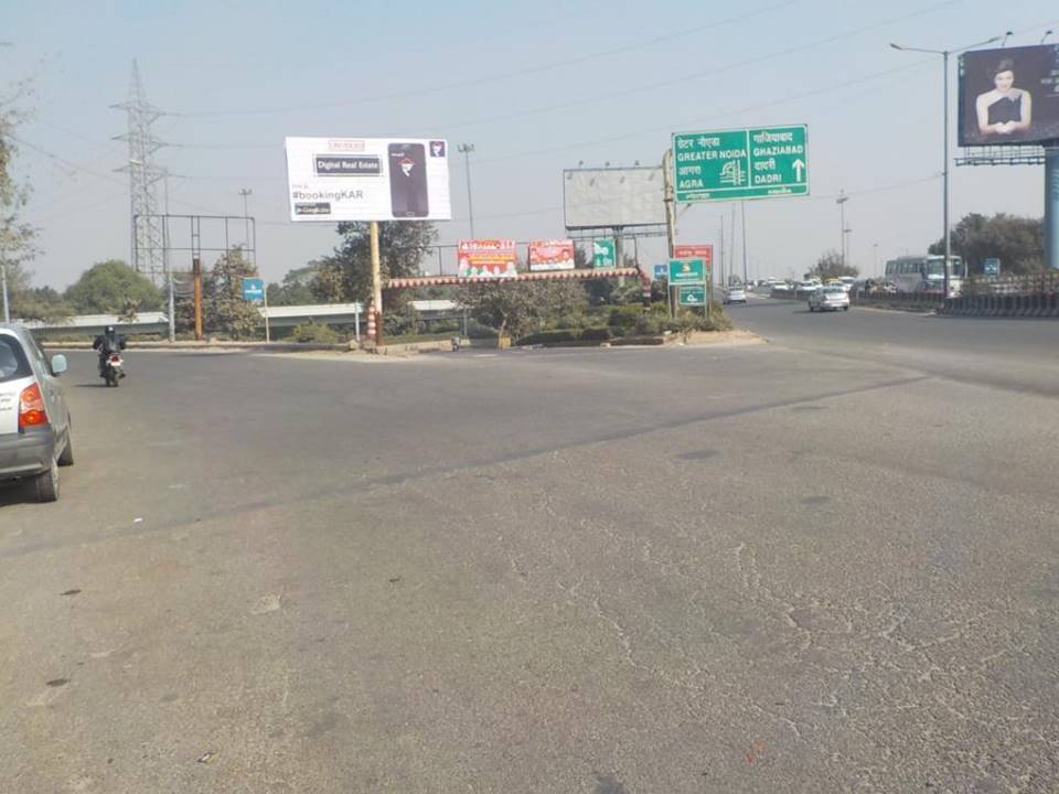 Mahamaya flyover Cut, Noida