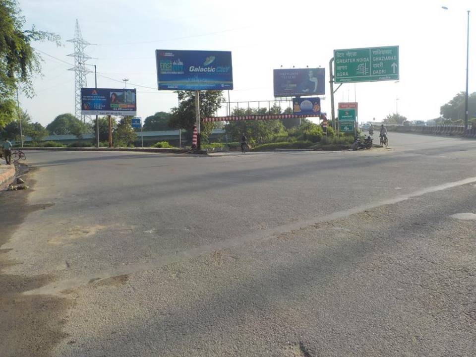 Mahamaya flyover Cut, Noida