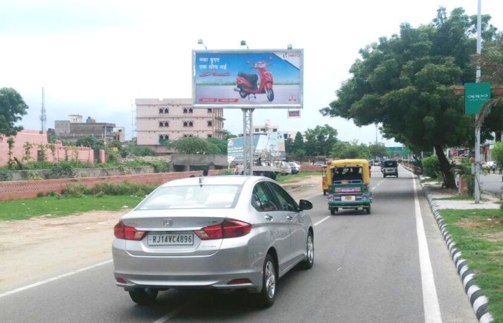 Amer Road Outside Jalmahal Opp.Trident, Jaipur