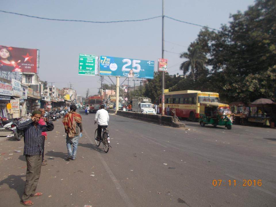 Oppsite Delhi Bus Stand