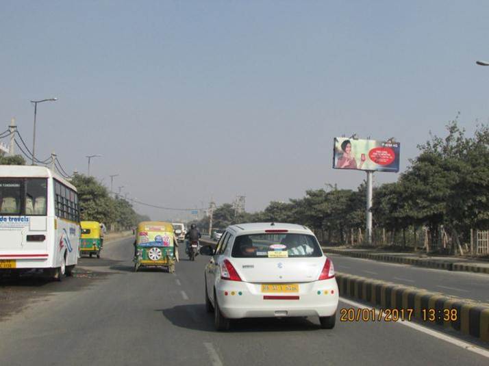 Outside Women Cell on Amity Road, Gurgaon