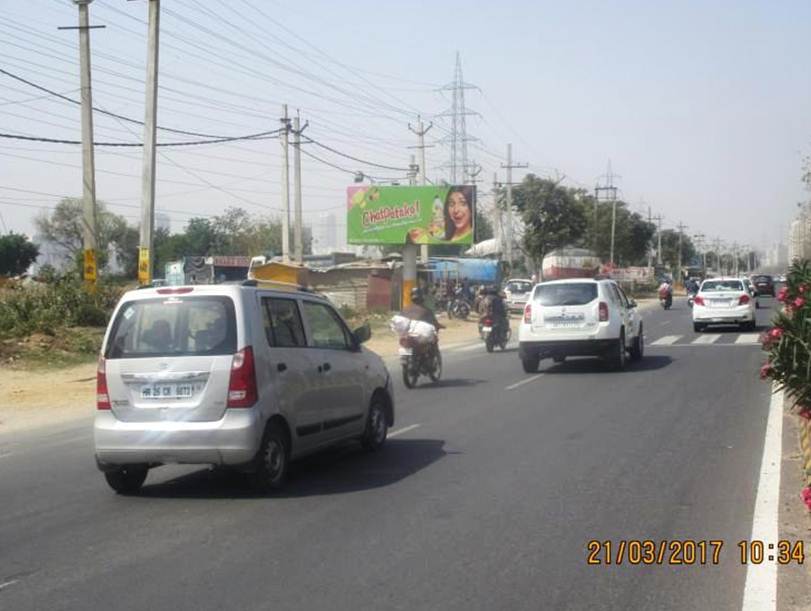 Outside Pioneer Park, Gurgaon