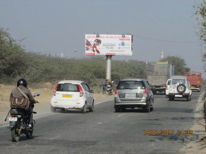 Outside Police Post, Gurgaon