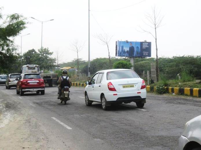 Outside Police Post, Gurgaon