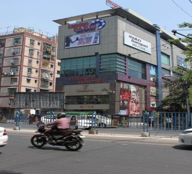 South Wall of the mall, Kolkata