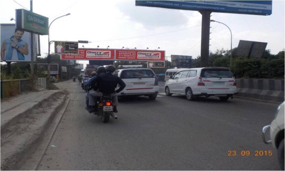 Traffic Signal At Kalindikunj, Delhi