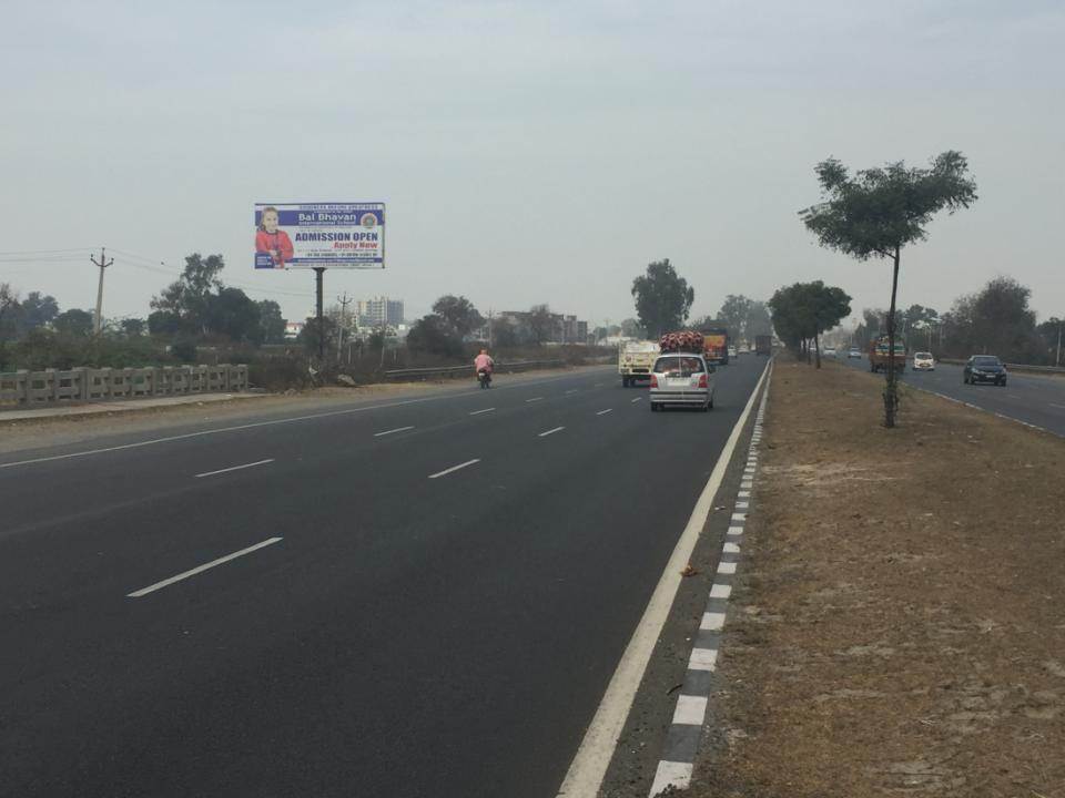 Ganuur Opp Kali mata Mandir, Highway