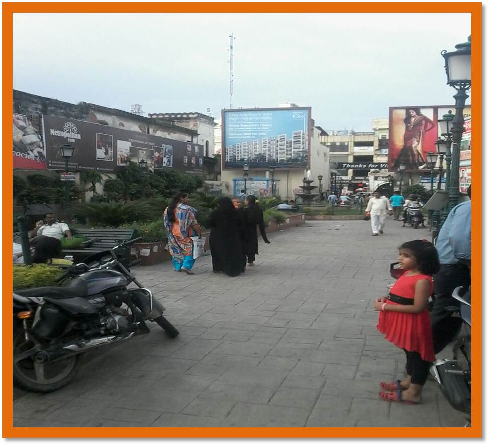 Hazratganj main xing,Lucknow