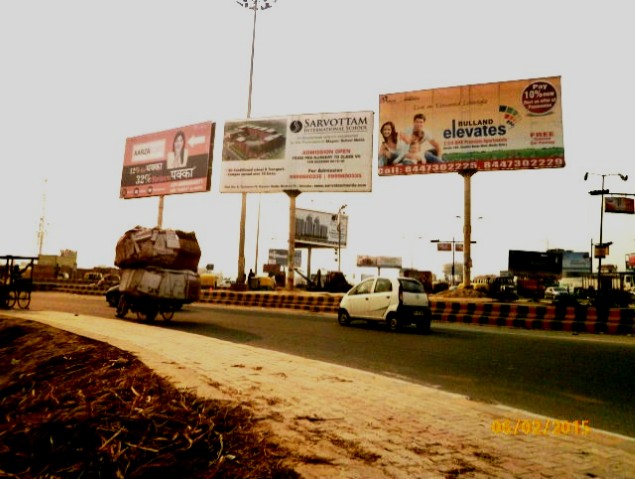 L-1 VIJAY NAGAR, TOWARDS U.P. Gate , Noida 