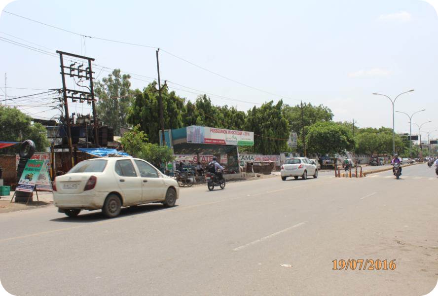 Bus Shelter Near Scetor-11, Noida