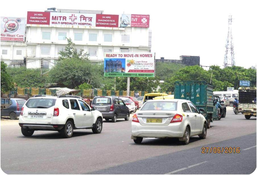 At Sec-35 Nr City Center, Noida